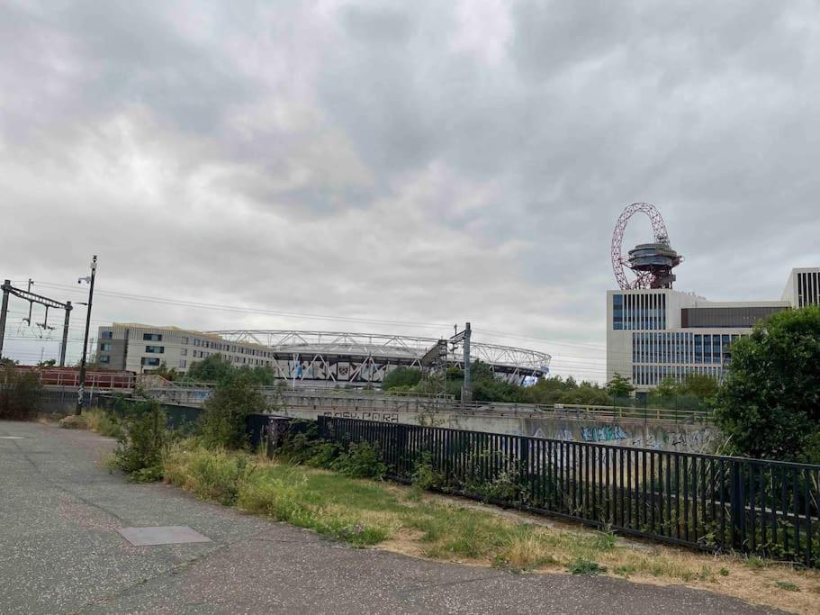 Canal-Flat Near Stratford International Station Apartment ลอนดอน ภายนอก รูปภาพ